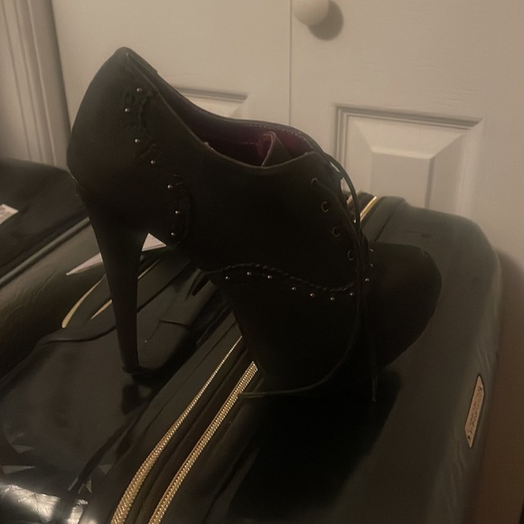 Worn a few times - Picture 2 of 2